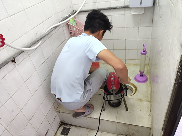 张家界肥皂掉到马桶里把马桶堵住了怎么办？马桶堵住了怎么办