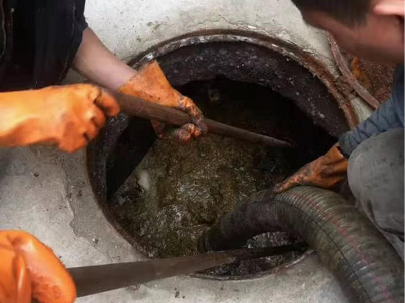 张家界清理化粪池时如何避免沼气的危害?